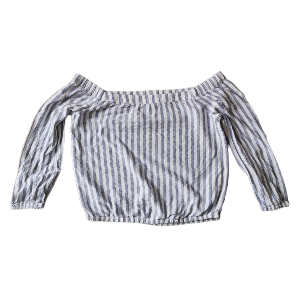 Off shoulder crop-top